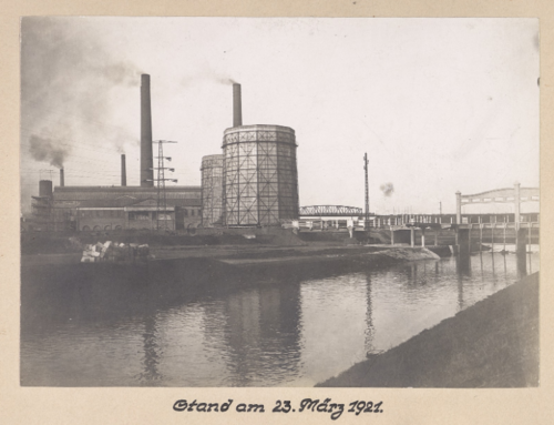 Foto eines Kraftwerks an einem Kanal - Untertitel "Stand am 23. März 1921"